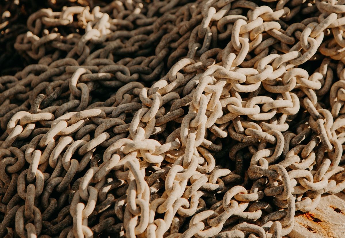 Close-up of interlinked steel chains representing the connected packages inside an application